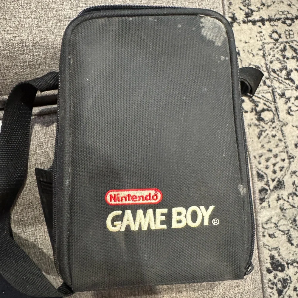 Nintendo Game Boy plus bag